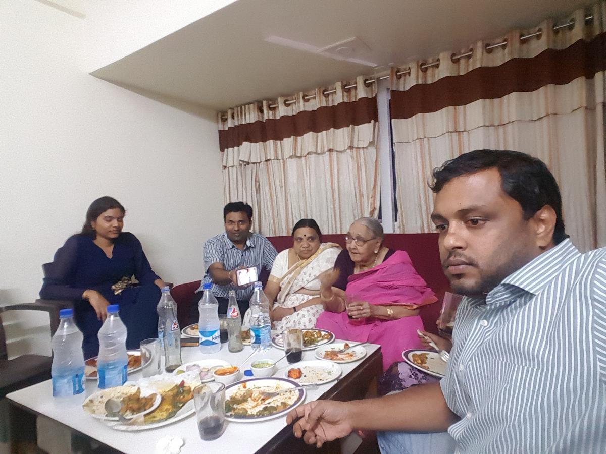 Hotel Surya Palace Kottagudem Eksteriør bilde