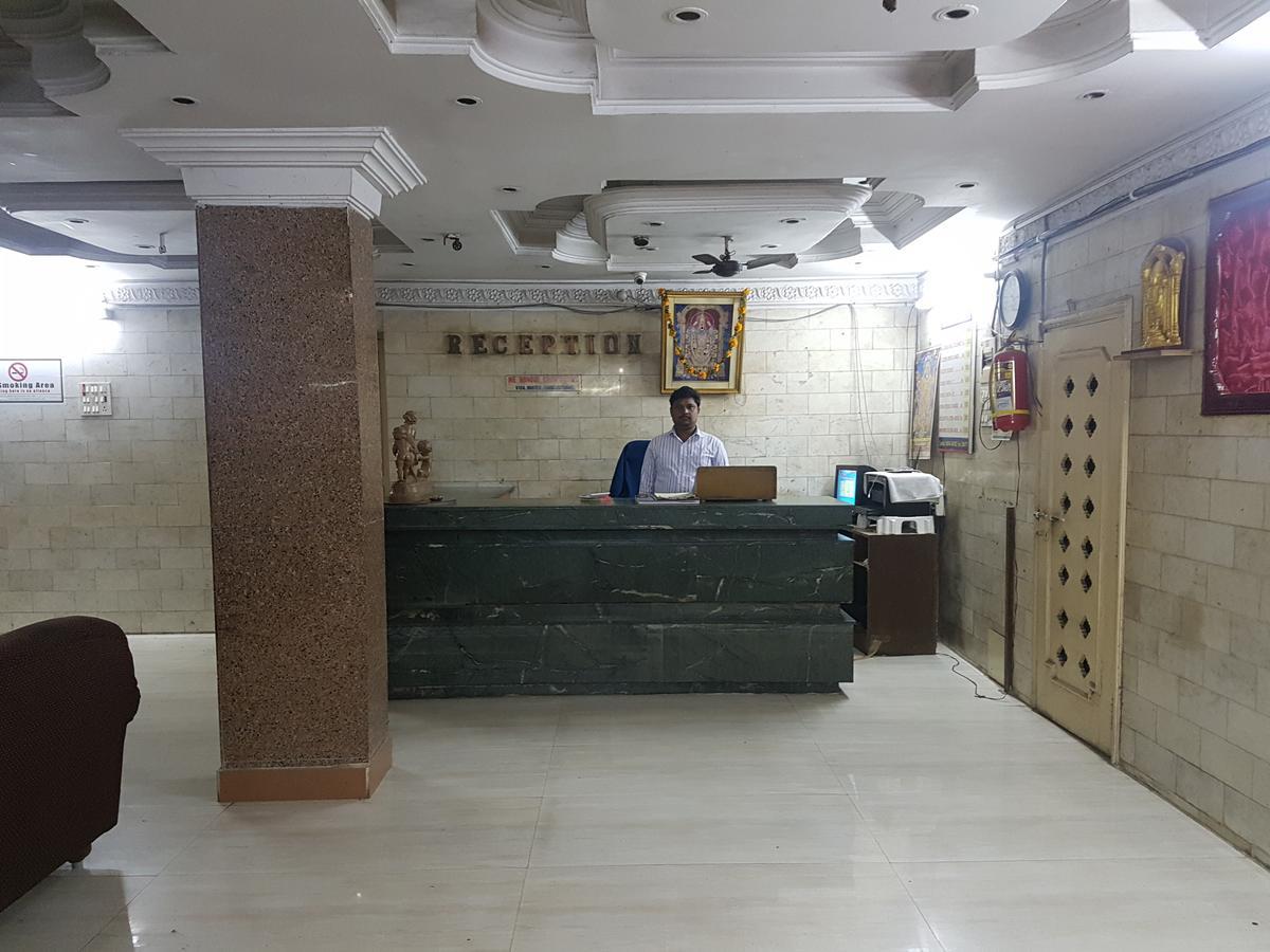Hotel Surya Palace Kottagudem Eksteriør bilde